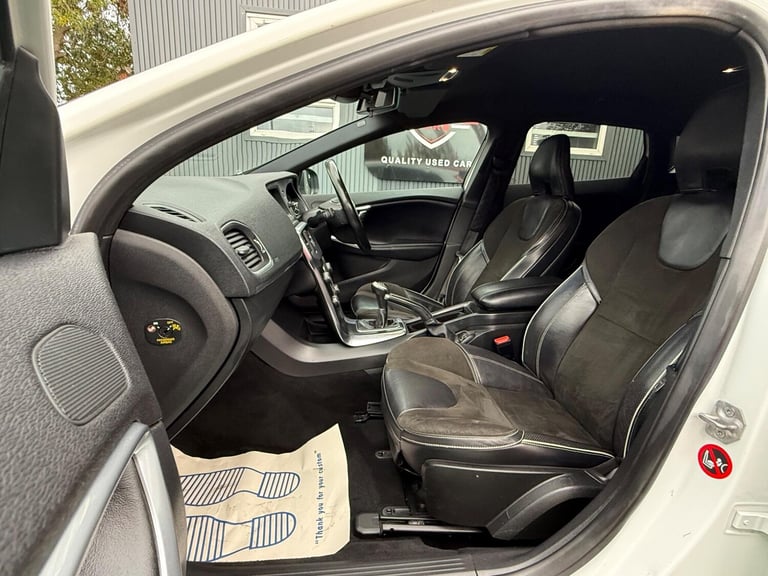 2015 Volvo V40 2.0 T2 R-Design Hatchback 5dr Petrol Manual Euro 6 (s/s) (122 ps) HATCHBACK Petrol...