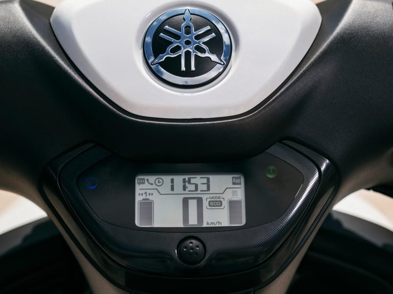 YAMAHA NEOS, 23 REG 0 MILES AUTOMATIC ELECTRIC SCOOTER 50cc MOPED...