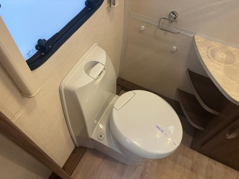 2019 VENUS 570-4, LIGHT WEIGHT FIXED BED, ONE OWNER, MOVER, ............NOW SOLD