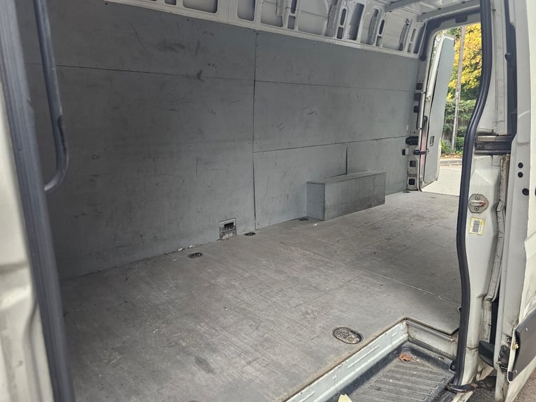 VOLKSWAGEN CRAFTER 2.0 LWB NO KNOCKS OR BANGS READY FOR WORK MOT 11/2026 NO VAT 