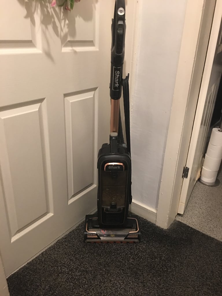 image for SHARK HOOVER