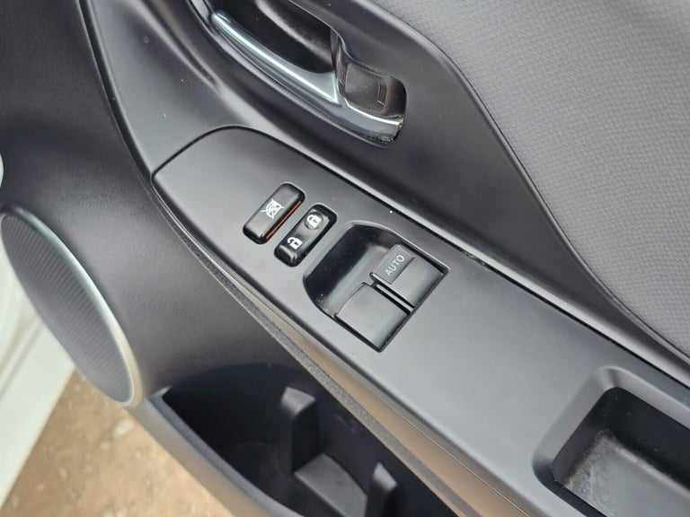 2016 Toyota Yaris 1.5 VVT-h Icon Hatchback 5dr Petrol Hybrid E-CVT Euro 6 (101 ps) Hatchback Hybr...