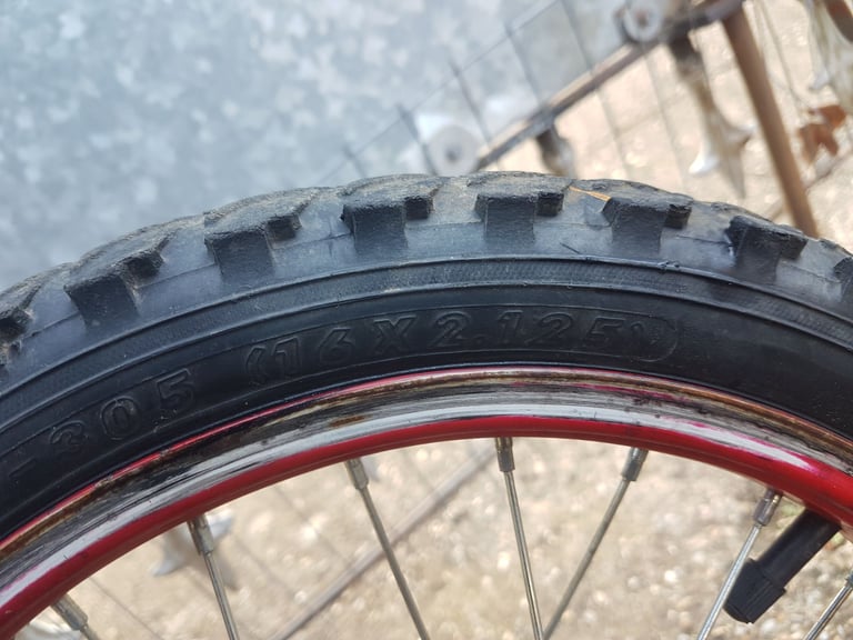 HUFFY IGNITE(RED/BLACK)16 INCH CHILDS BIKE,FULL FIT CHAIN GAURD