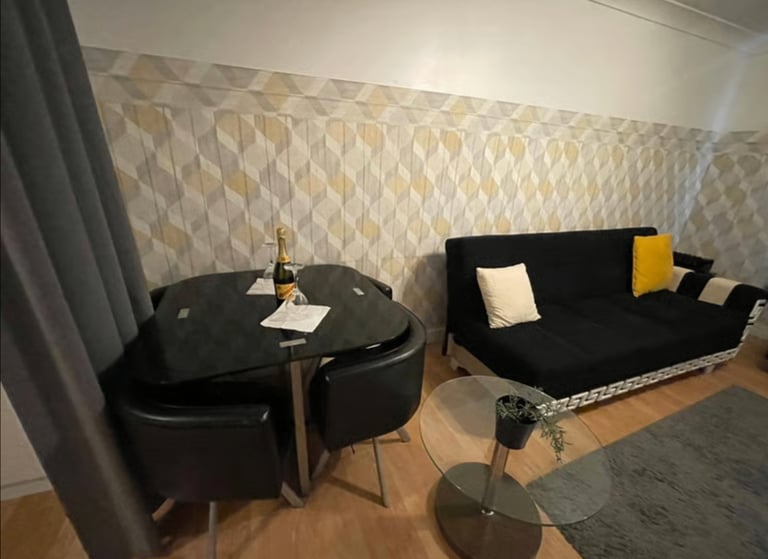 3-Bedroom Flat | Furnished | Fitted Kitchen | Ground Floor | Ravensbourne Mansions, Deptford - SE8