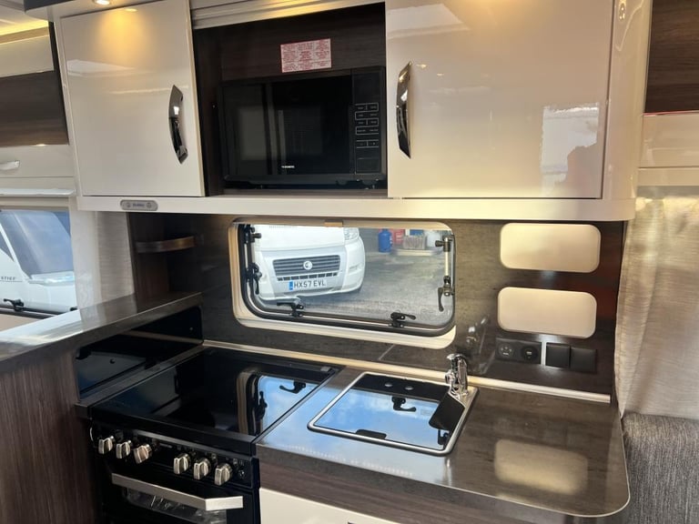 2024 HOBBY PRESTIGE 720 KWFU 6 Berth fixed bunk beds