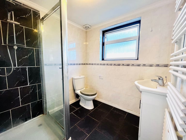 5 bed semi-detached house to rent The Vale, Cricklewood NW11 - Available Now