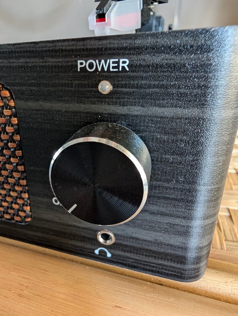 Stylish Record Player in Retro Black