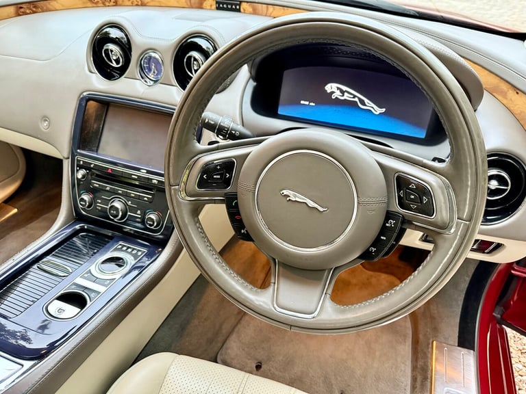 2010 Jaguar XJ 3.0d V6 Premium Luxury 4dr Auto SALOON DIESEL Automatic
