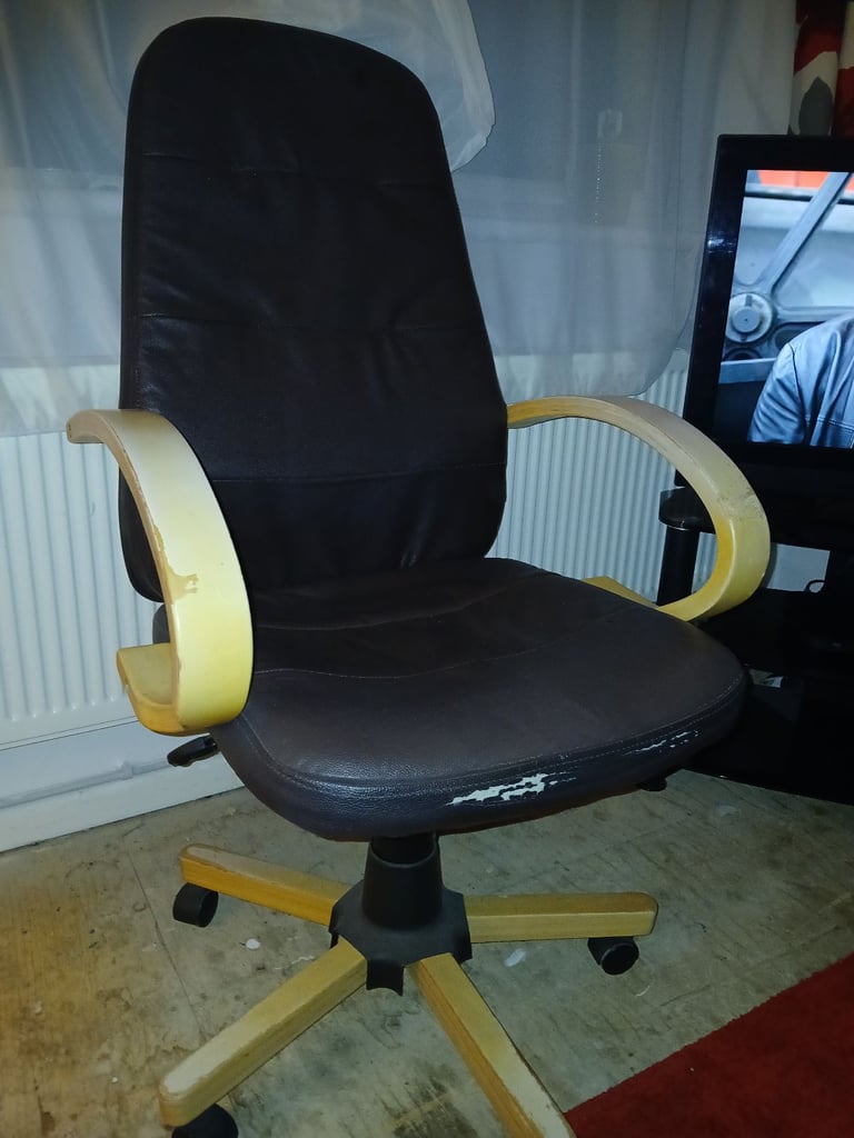 Swivel chair 