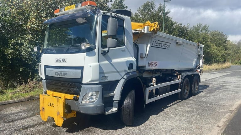 2016 (66) LEYLAND DAF CF370 GRITTER / CUTHBERTSON MPB. WALKING FLOOR