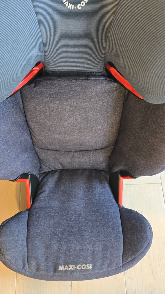 *** Booster car seat for children from 15 to 36 kg*** 