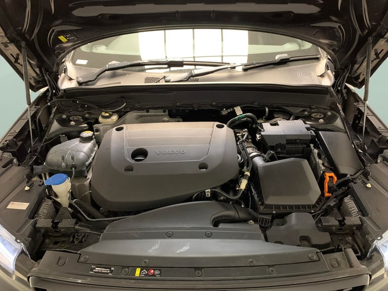 2022 Volvo XC40 2.0 B4 MHEV R-Design SUV 5dr Petrol Hybrid Auto Euro 6 (s/s) (197 ps) - AUT Suv H...