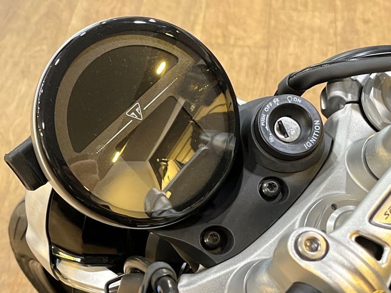 2025 Triumph Bonneville Speed Twin 1200 STANDARD COLOUR Petrol silver 6 Speed