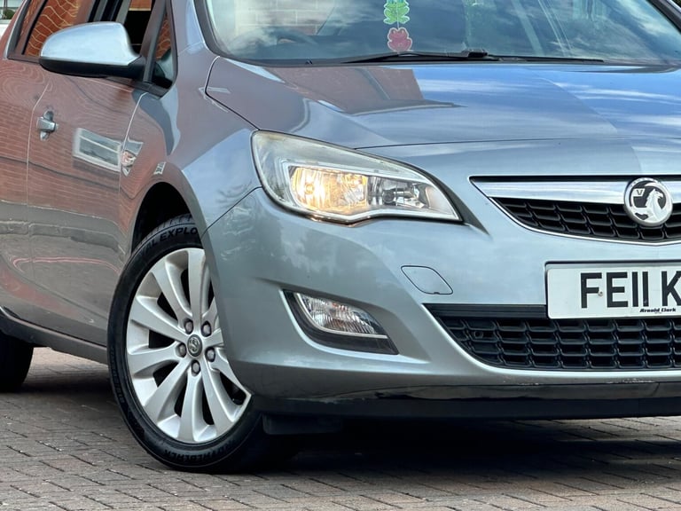 2011 Vauxhall Astra 1.4 16v Exclusiv Euro 5 5dr HATCHBACK Petrol Manual