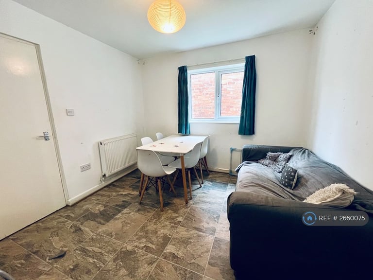 5 bedroom house in Oxford Street, Leamington Spa, CV32 (5 bed) (#2660075)