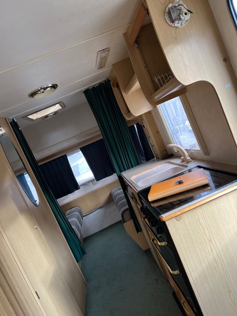 Caravan elddis 