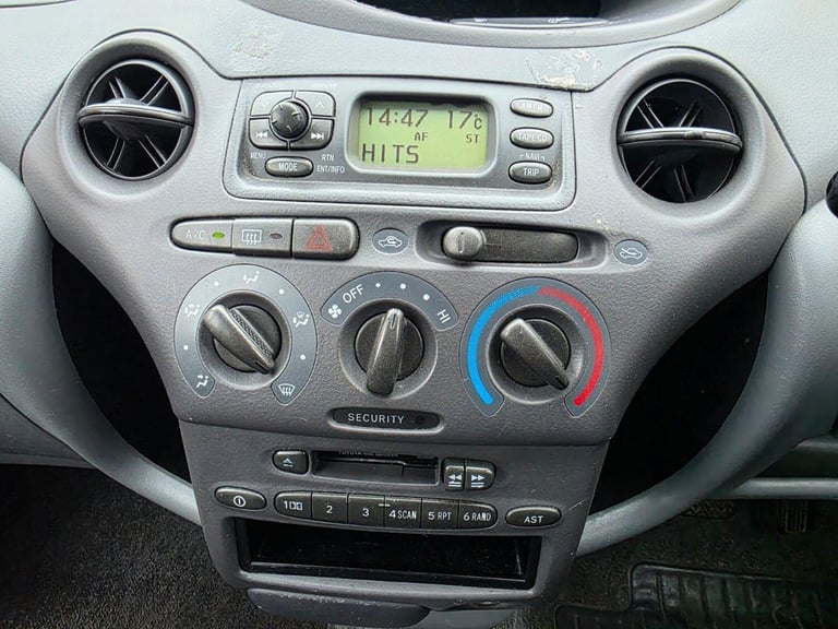 2001 Toyota Yaris 1.3 16v VVTi GLS 3dr Auto [AC] HATCHBACK PETROL Automatic