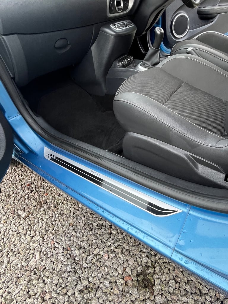 Renault, WIND, Convertible, 2011, Manual, 1149 (cc), 2 doors