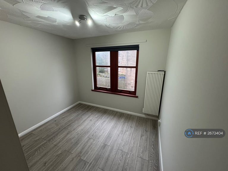 2 bedroom flat in Robertson Street, Greenock, PA16 (2 bed) (#2673404)