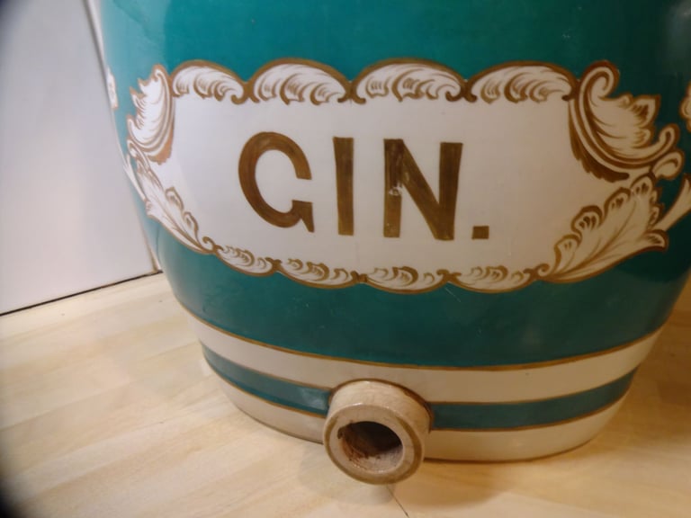 VINTAGE IRONSTONE RUM / GIN BARRELS 