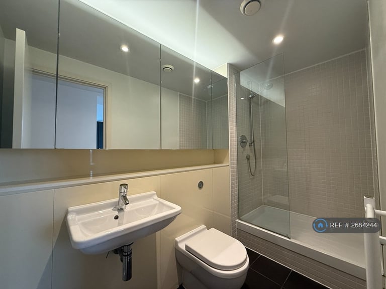 2 bedroom flat in Deansgate, Manchester, M3 (2 bed) (#2684244)