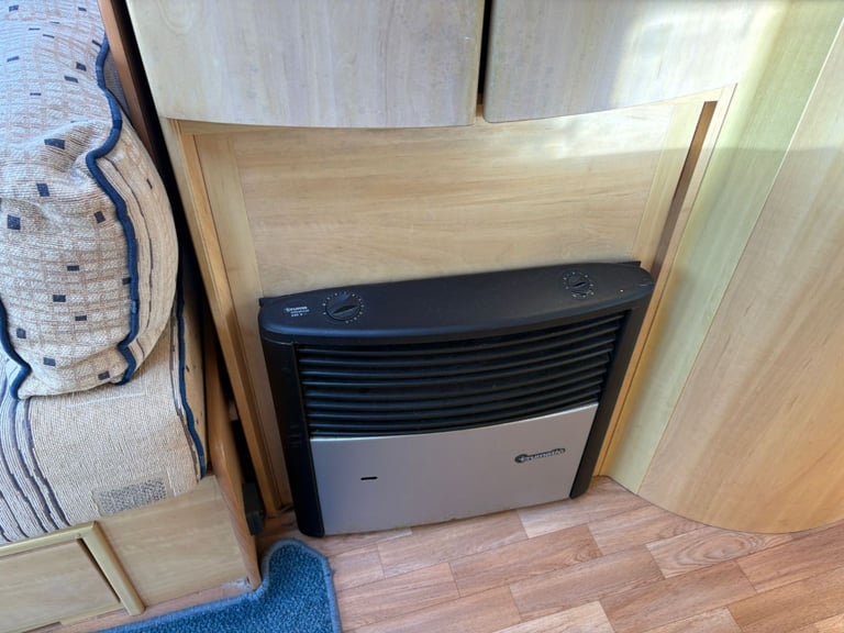 SOLD PENDING COLLECTION-2005 Sterling Eccles Sapphire 5 Berth