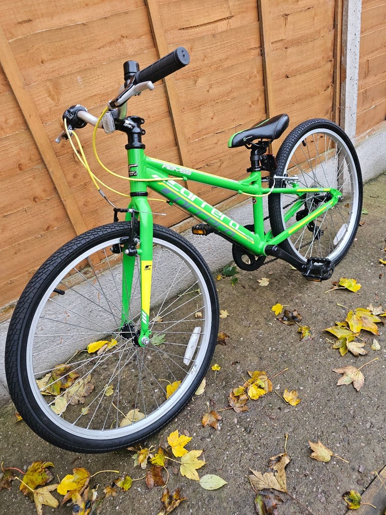 BIKE 24" WHEEL CARRERA LIGHTWEIGHT 6-SPEED HYBRID - Age Range 7-11 Years £128