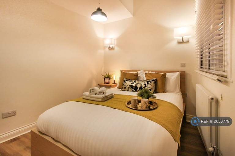 3 bedroom house in Commerce Square, Nottingham, NG1 (3 bed) (#2658779)