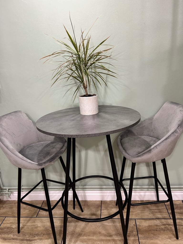 High Bar Table and 2 Stool Set