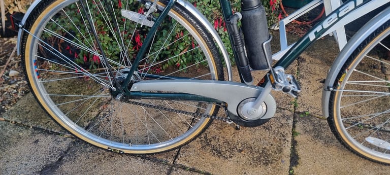 REAL CAFE  Gents Commuter bike. 4 speed in great condition with rack and mudguards.