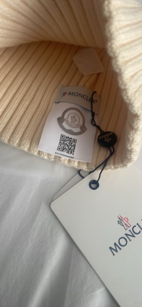 Moncler beanie cream