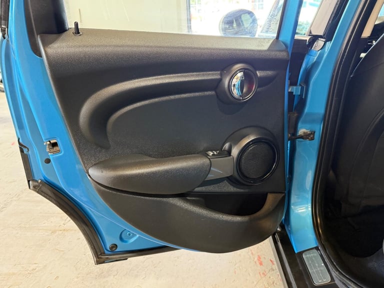  MINI Hatch 1.5 Cooper D Euro 6 (s/s) 5dr Diesel Manual