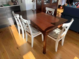 Stylish solid oak dining table 4-6 people