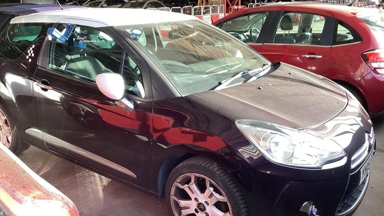 image for 2015 Citroen DS3 1.2 PureTech DStyle Ice Euro 6 (s/s) 3dr HATCHBACK Petrol Manual