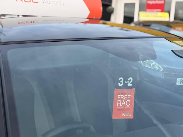 2016 Toyota Yaris 1.5 VVT-h Design E-CVT Euro 6 5dr Hatchback Automatic