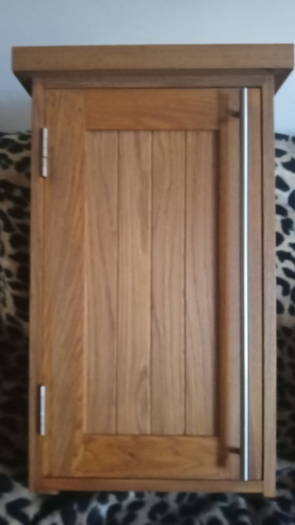 Solid oak bathroom unit two glass shelves new high 31 wide 15 inches top 17 inches £80