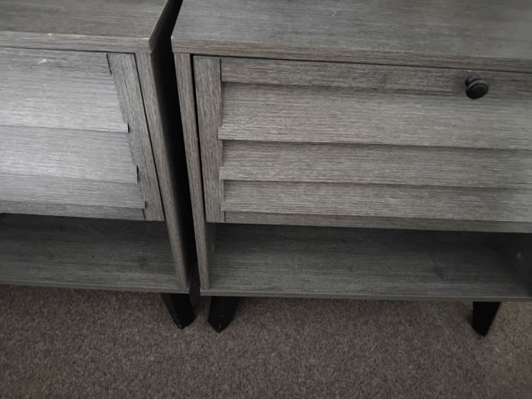 image for BARGAIN 2 cabinets with drawers