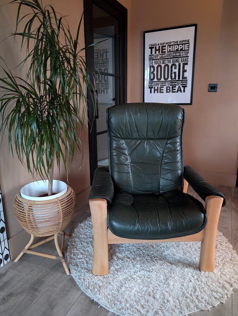 Ekrones Stressless Dark Green Recliner Chair