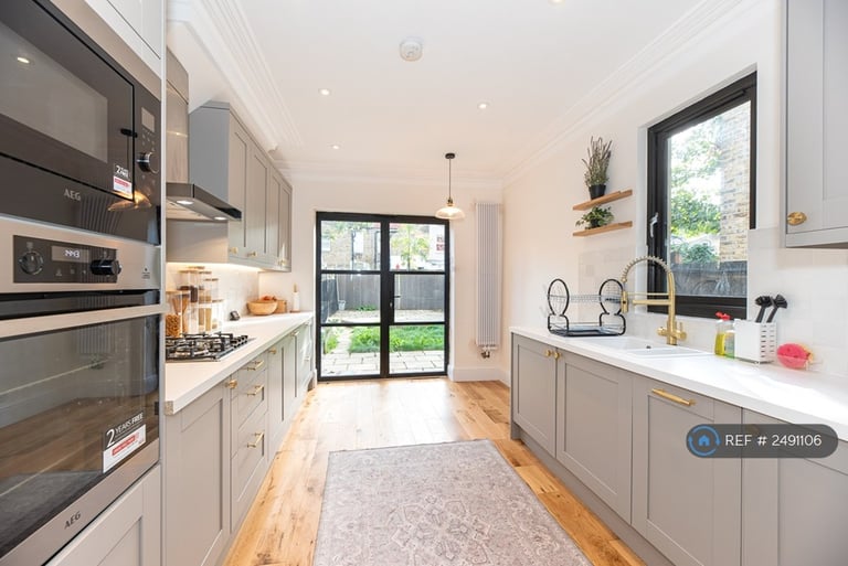 3 bedroom house in Medusa Road, London, SE6 (3 bed) (#2491106)