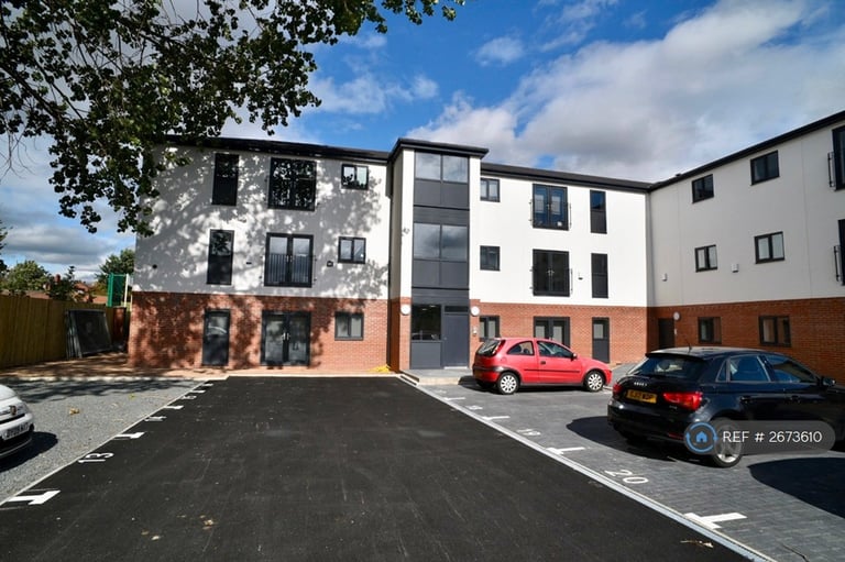 2 bedroom flat in Long Close Lane, Leeds, LS9 (2 bed) (#2673610)