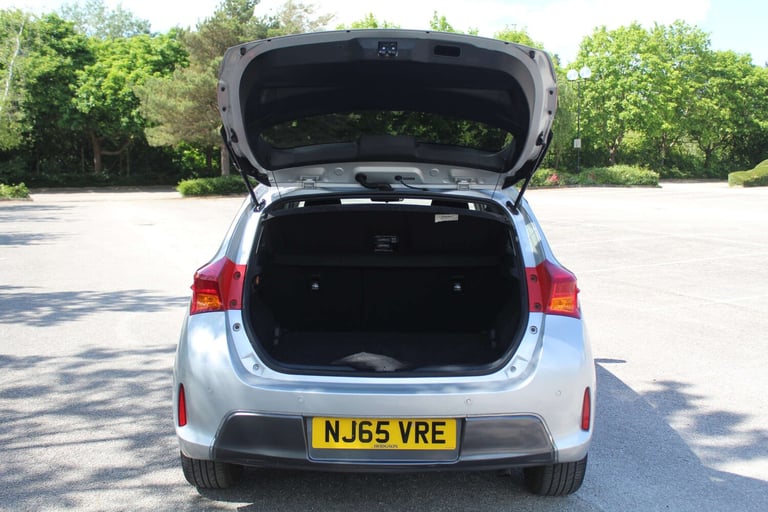 2015 Toyota Auris 1.8 Auris Icon+ VVT-i CVT 5dr Hatchback Hybrid Automatic