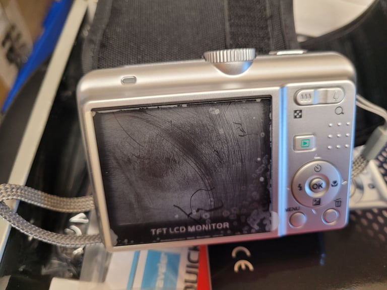 Traveler DC-6900 Digital Camera 