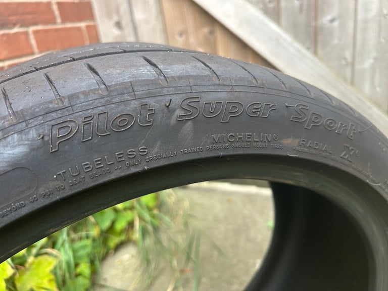 Michelin Pilot Super Sport Tyre 225/40/18