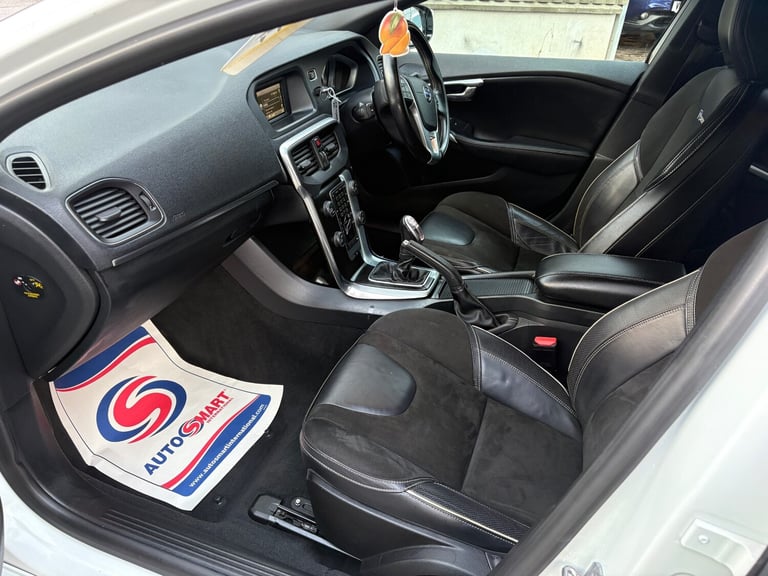 2014 Volvo V40 D2 R DESIGN 5dr HATCHBACK Diesel Manual