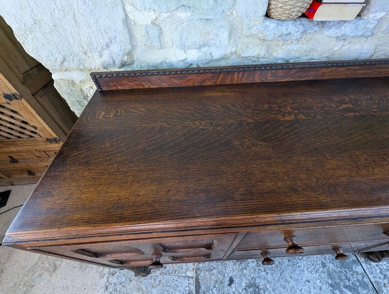 Arts & Crafts Oak Sideboard - Antique - Quarter Sawn Oak