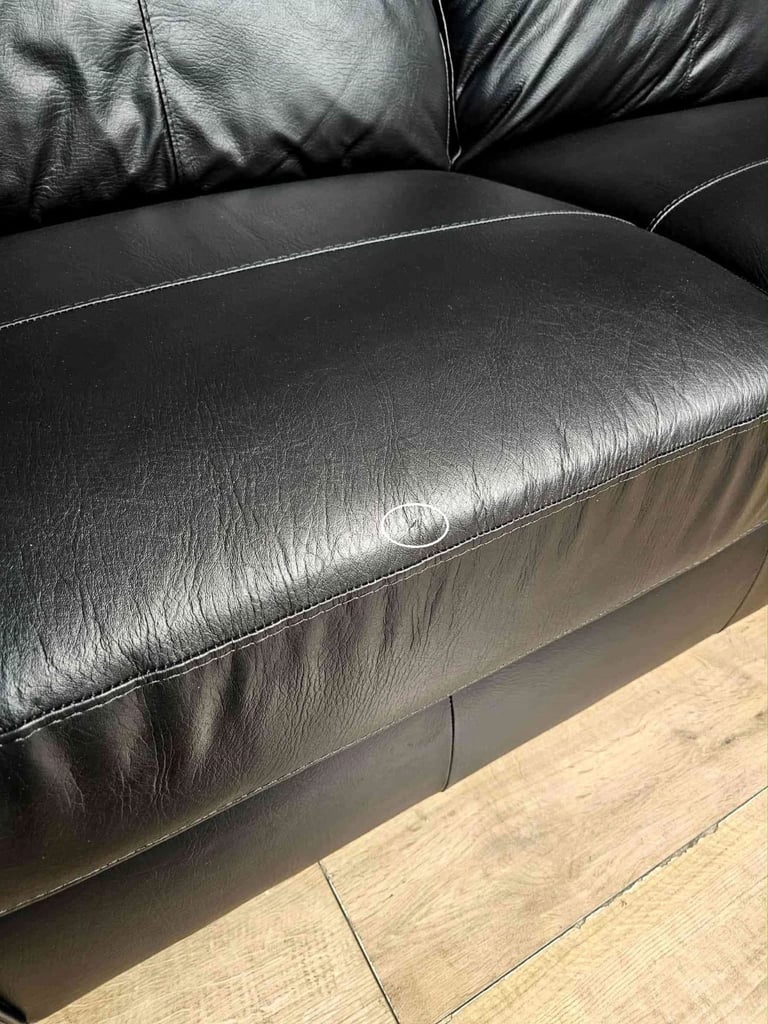 Salisbury Leather 3 Seater Sofa & Armchair - Black.