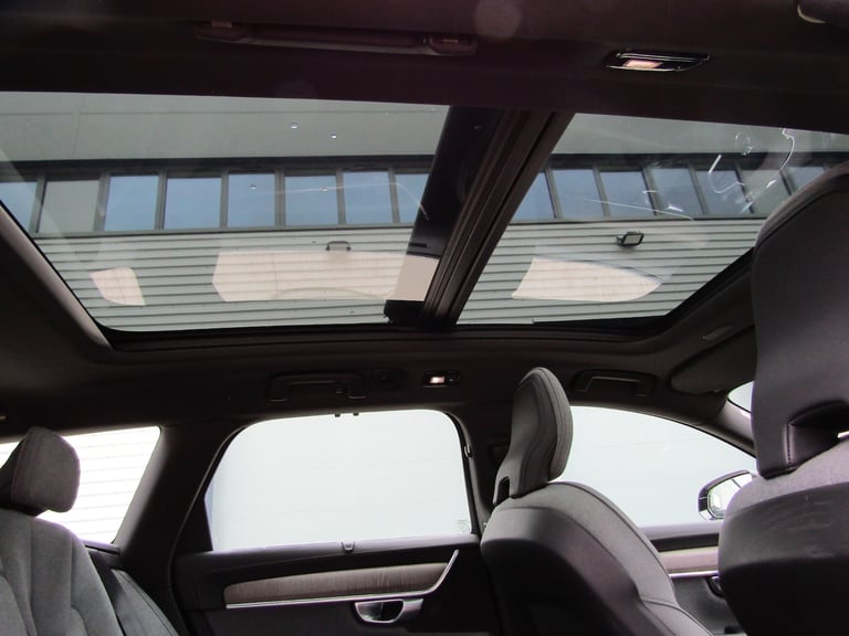 2022 Volvo V90 2.0 B4 MHEV INSCRIPTION AUTO EURO 6 (s/s) ESTATE 5DR PETROL LHD UK REG Estate Petr...