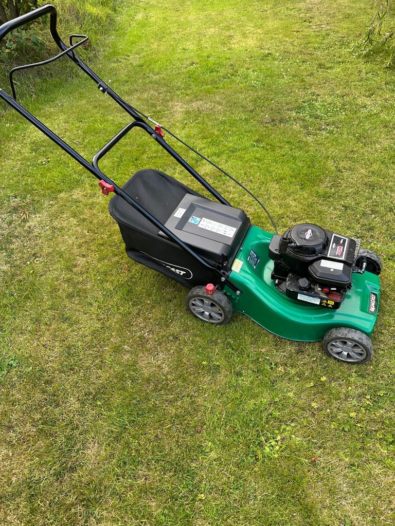 Qualcast petrol lawnmower 16”cut Briggs engine mower VGC solid steel deck mower serviced 
