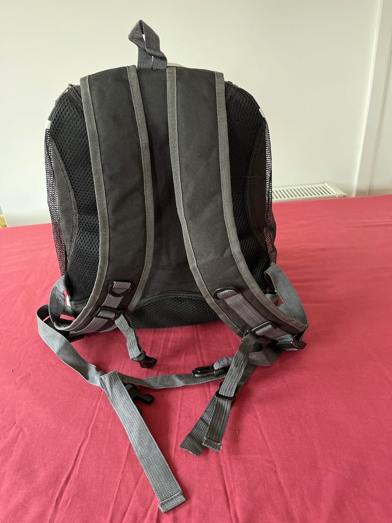 Small dog/puppy back/ front carrier