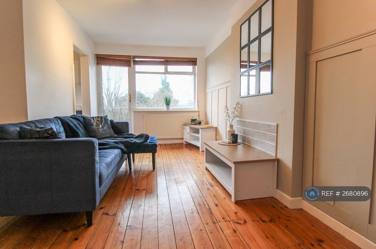 2 bedroom flat in Arundel Court, Nottingham, NG3 (2 bed) (#2680896)